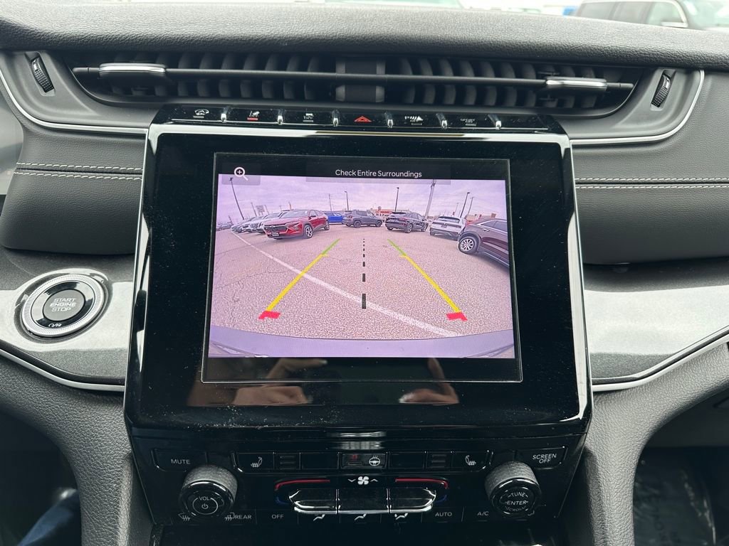 Used 2023 Jeep Grand Cherokee L Laredo image 29