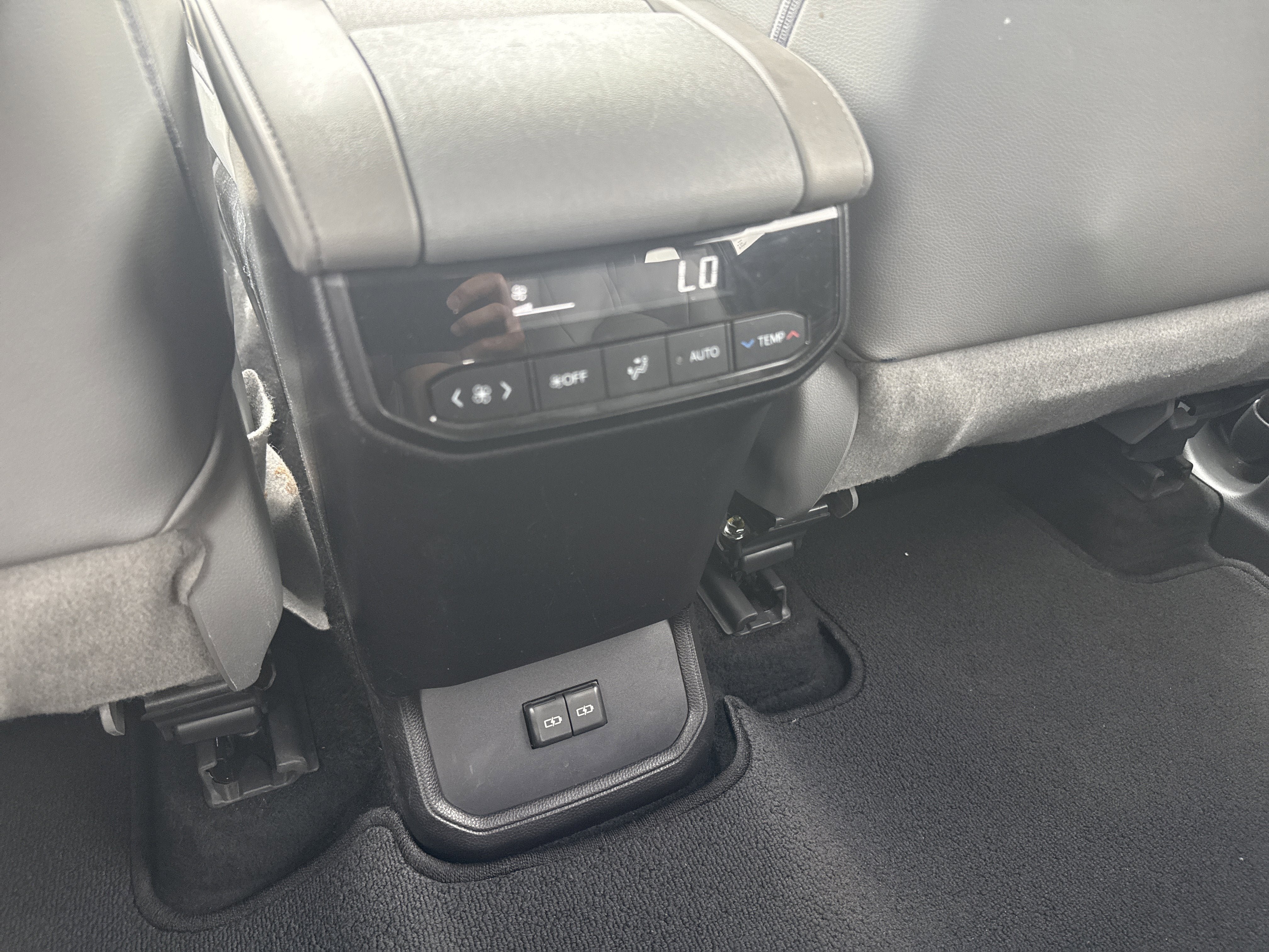 Used 2022 Toyota Highlander XLE AWD/4WD image 14