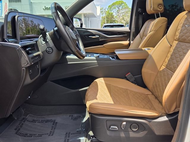 Used 2023 Cadillac Escalade Premium Luxury AWD/4WD image 10