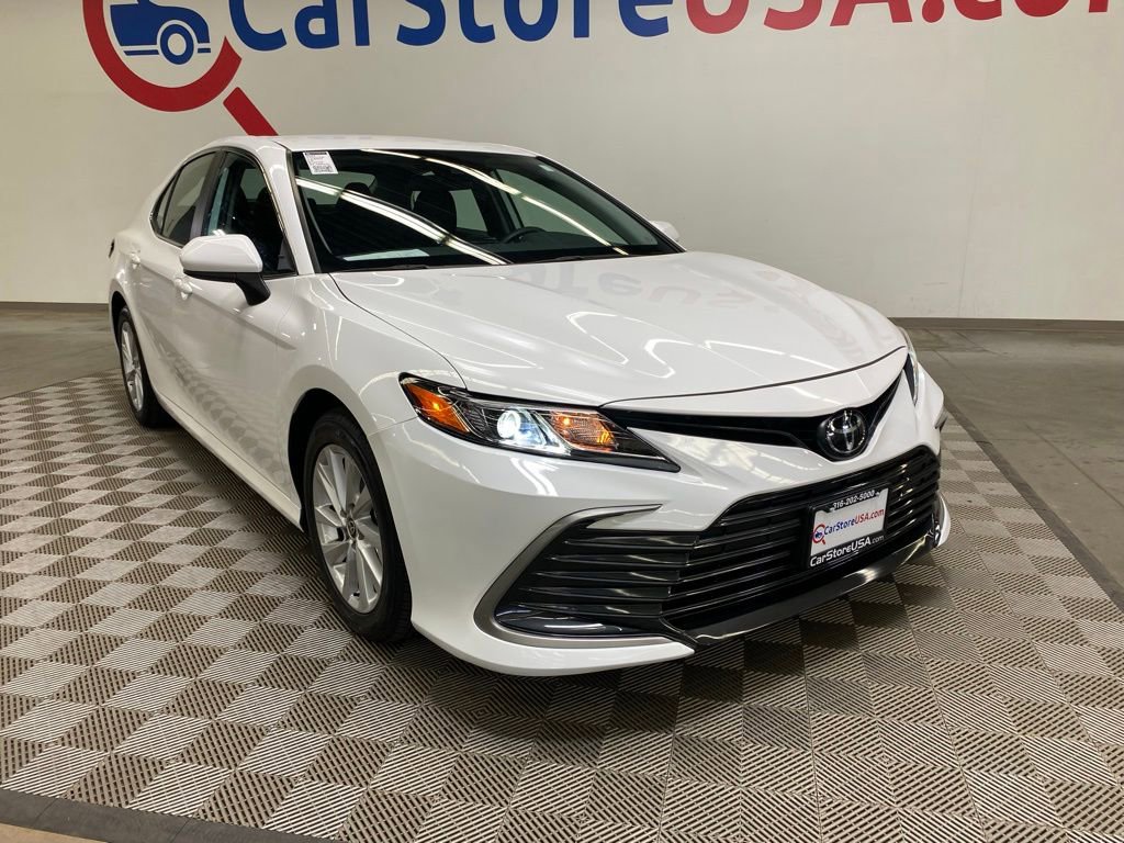 Used 2024 Toyota Camry LE image 3