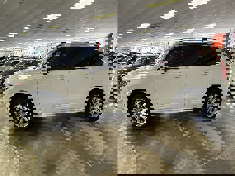 Used 2018 Volvo XC90 T6 Momentum w/ Convenience Package image 6