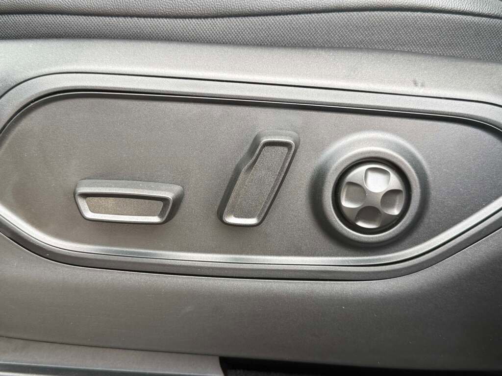 New 2025 Jeep Grand Cherokee L Limited w/ Black Appearance Package image 31