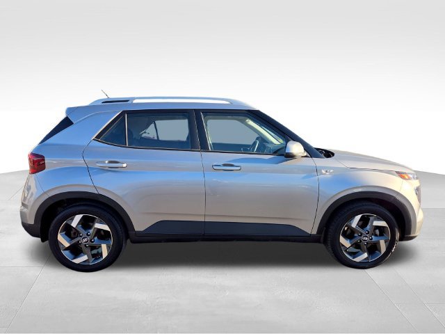Used 2023 Hyundai Venue SEL FWD image 8