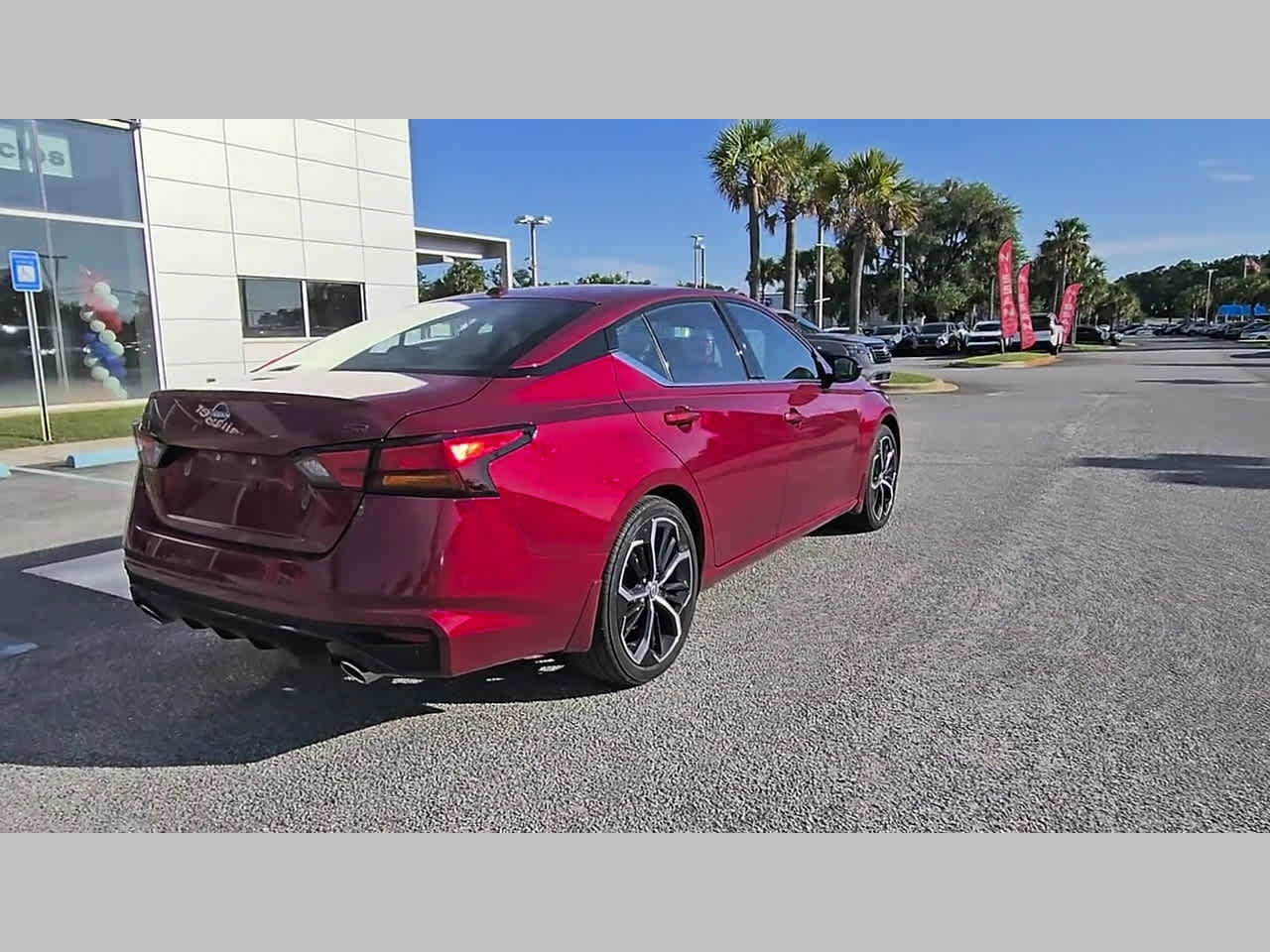 Used 2024 Nissan Altima 2.5 SR w/ SR Premium Package FWD image 31