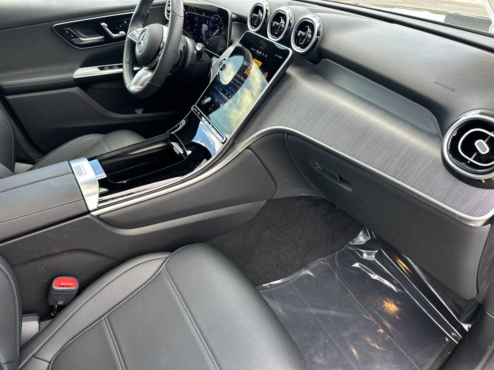 Certified 2026 Mercedes-Benz GLC 300 4MATIC image 17