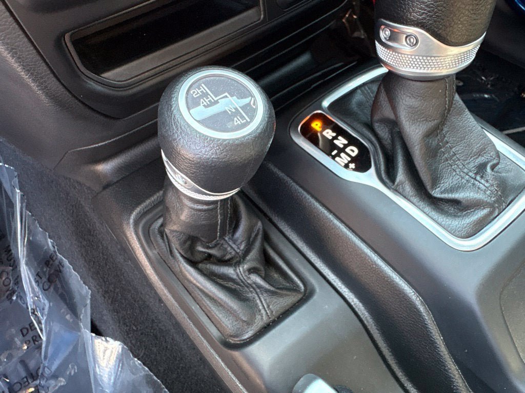 Used 2023 Jeep Wrangler Unlimited Sport AWD/4WD image 22