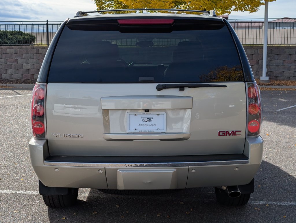 Used 2014 GMC Yukon Denali AWD/4WD image 5
