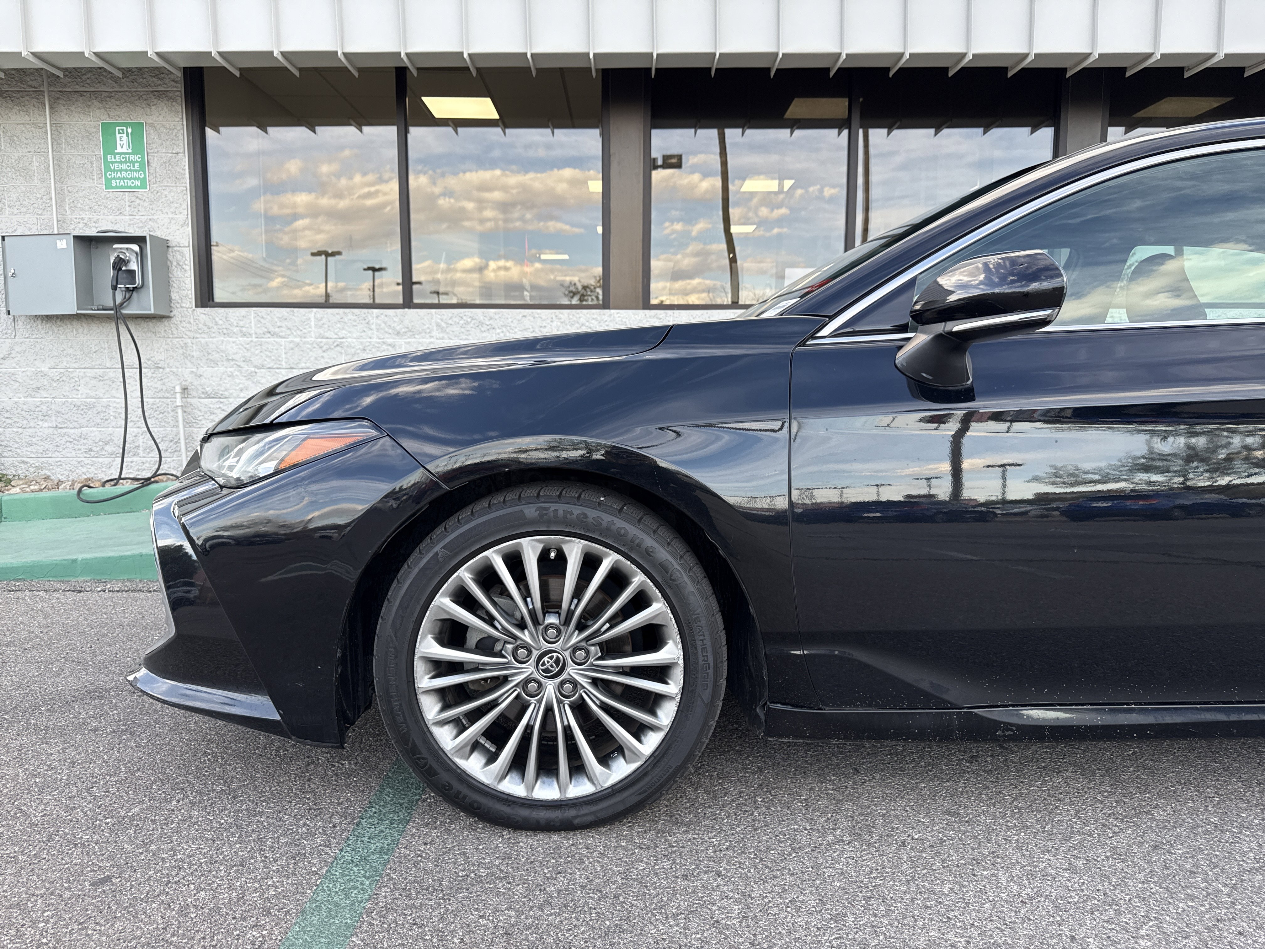 Used 2019 Toyota Avalon Limited w/ All Weather Liner Package image 3