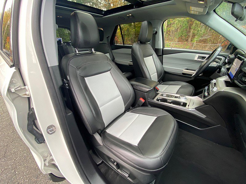 Certified 2022 Ford Explorer XLT w/ Equipment Group 202A image 33