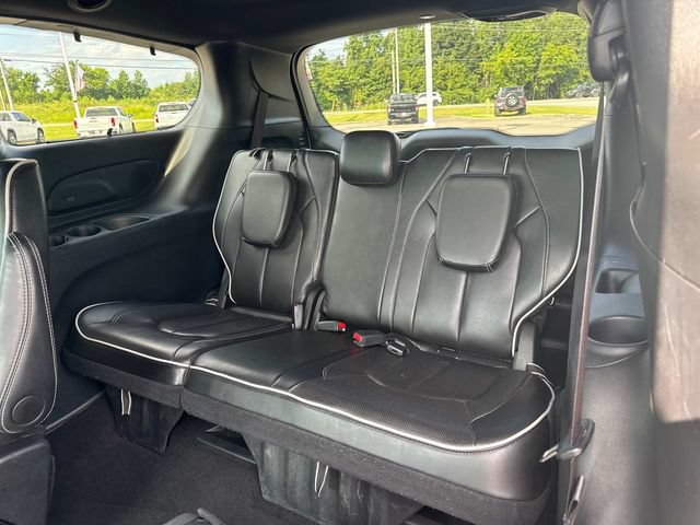 Used 2025 Chrysler Pacifica Limited FWD image 16