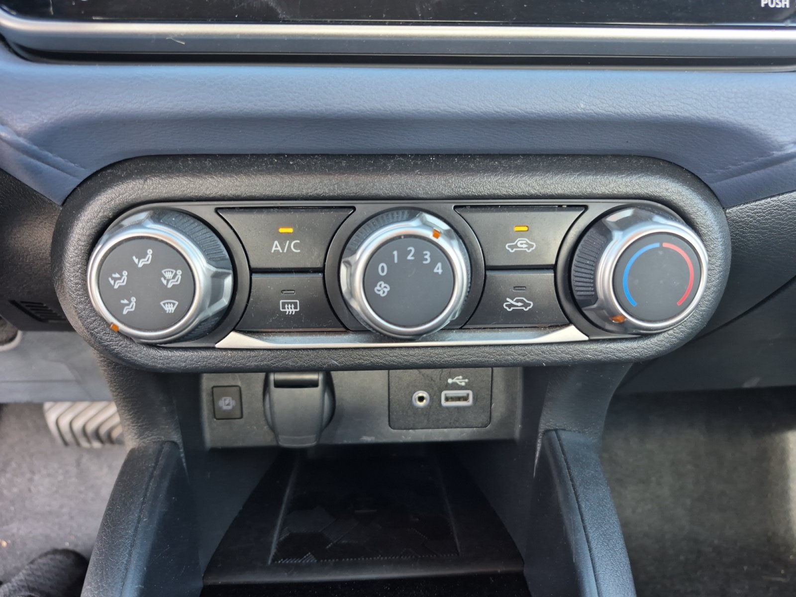 Used 2024 Nissan Versa SV FWD image 29