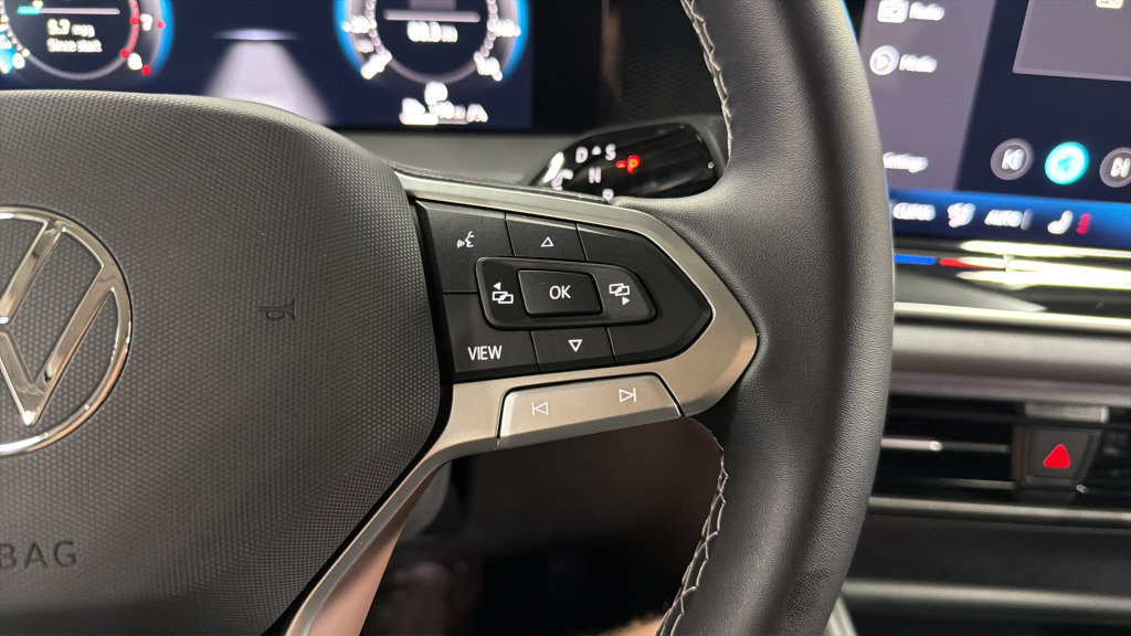Certified 2025 Volkswagen Tiguan SE AWD/4WD image 23