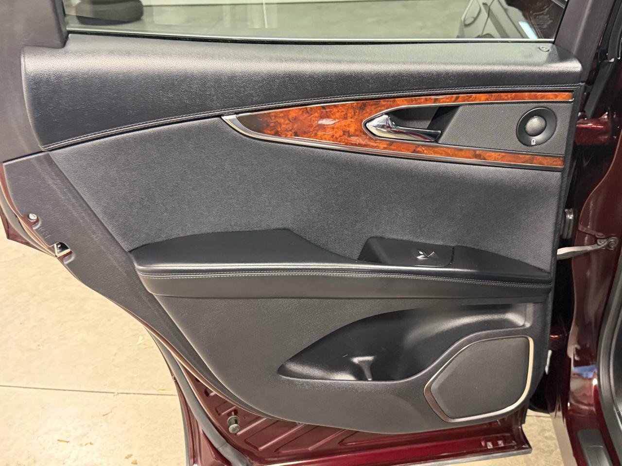 Used 2018 Lincoln MKX Reserve w/ Driver Assistance Package AWD/4WD image 14