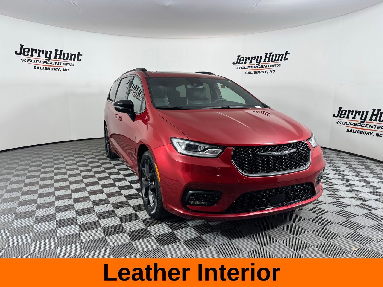 Used 2025 Chrysler Pacifica Limited image 6