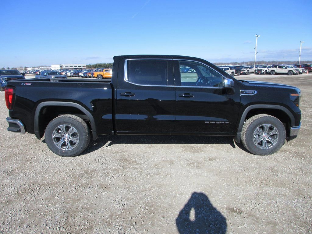 New 2026 GMC Sierra 1500 SLE image 3
