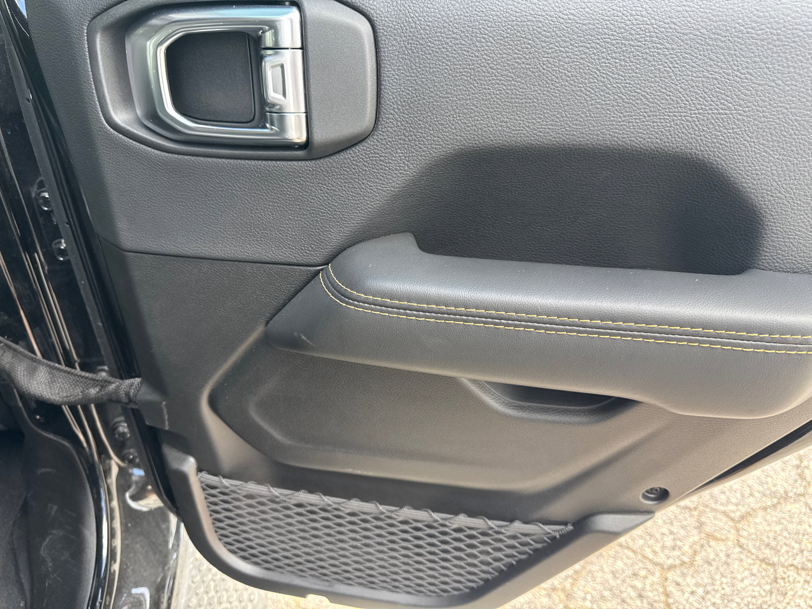 Used 2025 Jeep Wrangler Sahara image 16