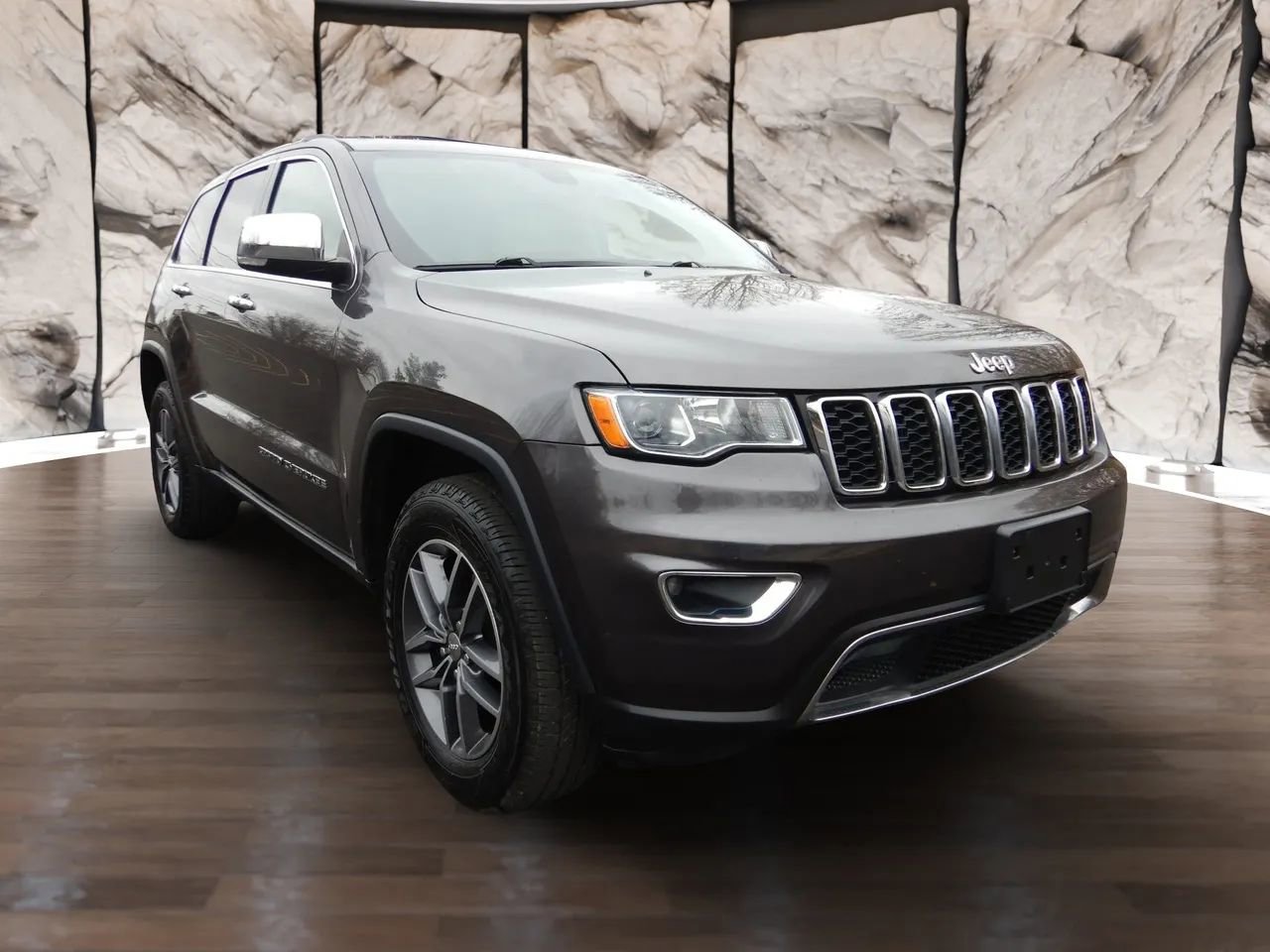 Used 2017 Jeep Grand Cherokee Limited AWD/4WD image 4