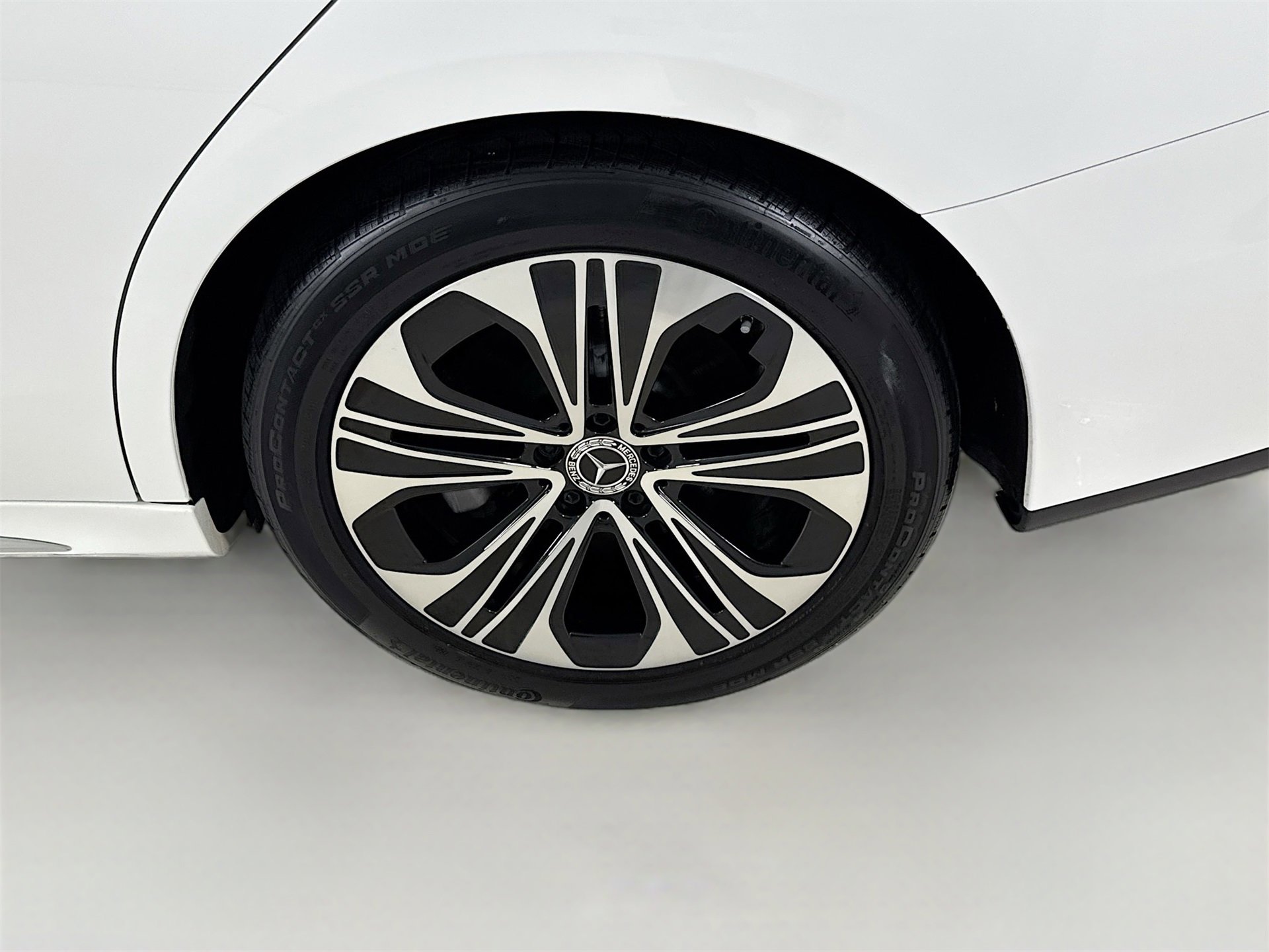 Certified 2024 Mercedes-Benz E 350 4MATIC Sedan w/ Driver Assistance Package image 32