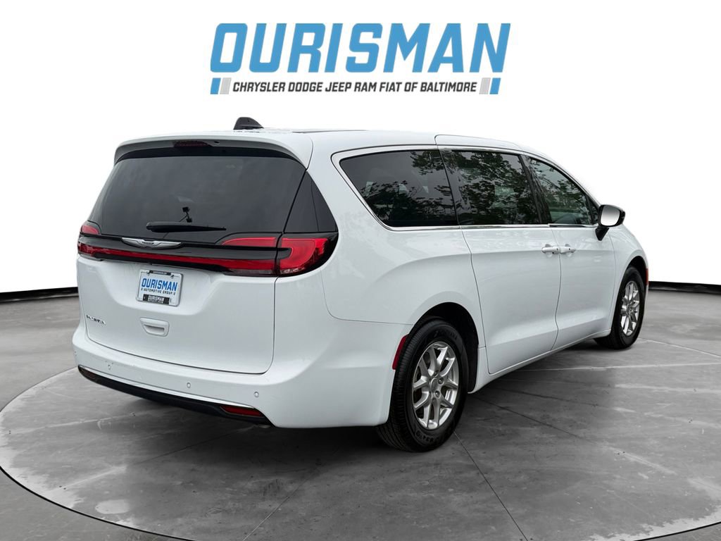 Used 2024 Chrysler Pacifica Touring FWD image 6