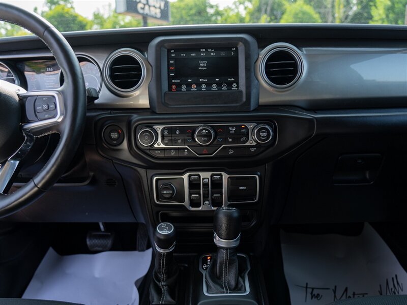 Used 2018 Jeep Wrangler Unlimited Sahara w/ Dual Top Group AWD/4WD image 32