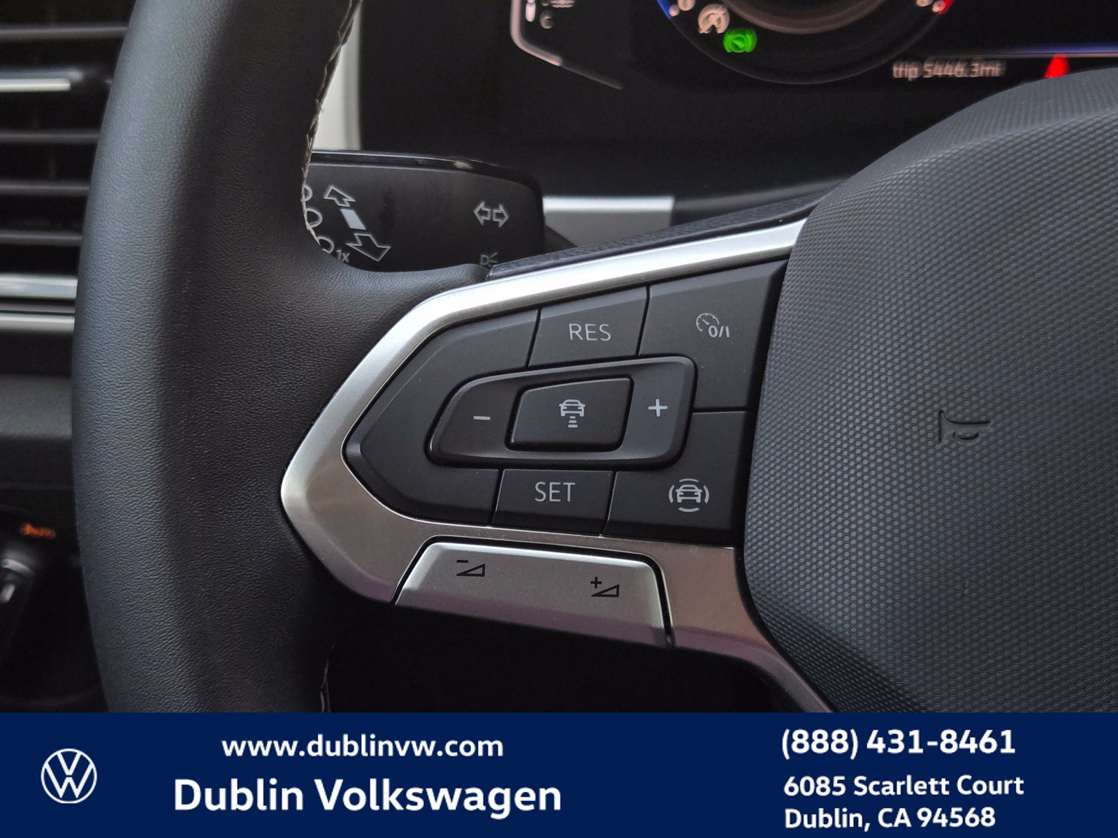 Certified 2022 Volkswagen Atlas Cross Sport SE FWD image 23