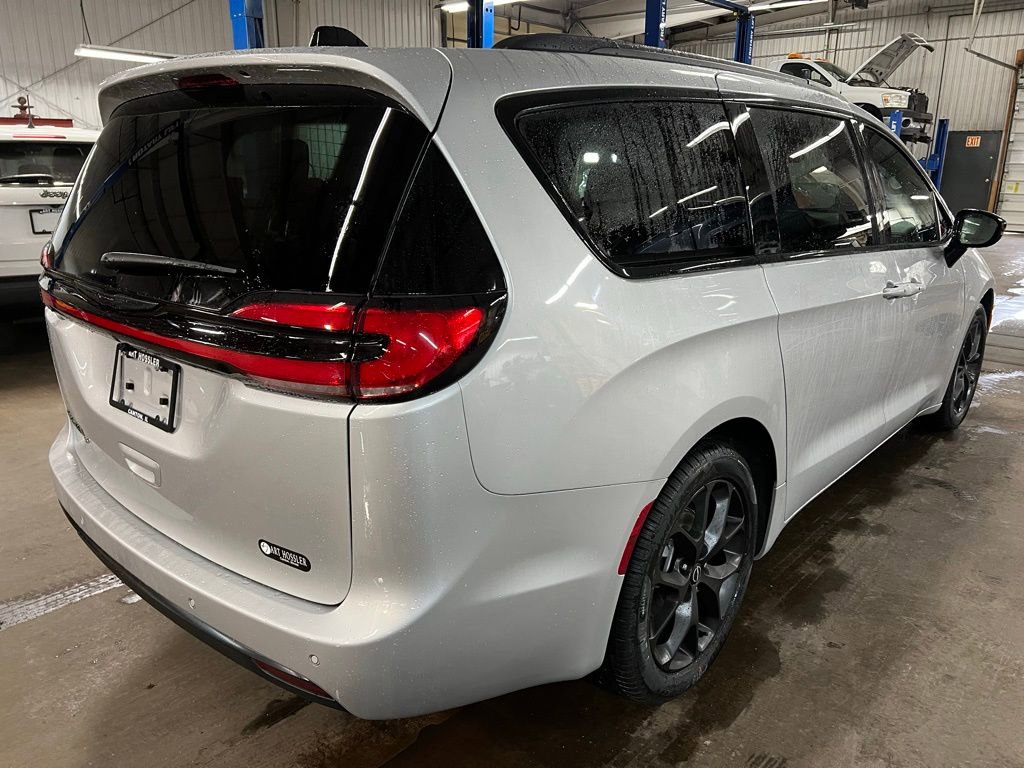 New 2026 Chrysler Pacifica Select w/ S Appearance Package FWD image 7