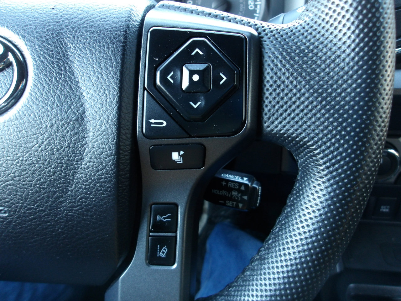 Used 2021 Toyota Tacoma TRD Off-Road w/ Technology Package image 16