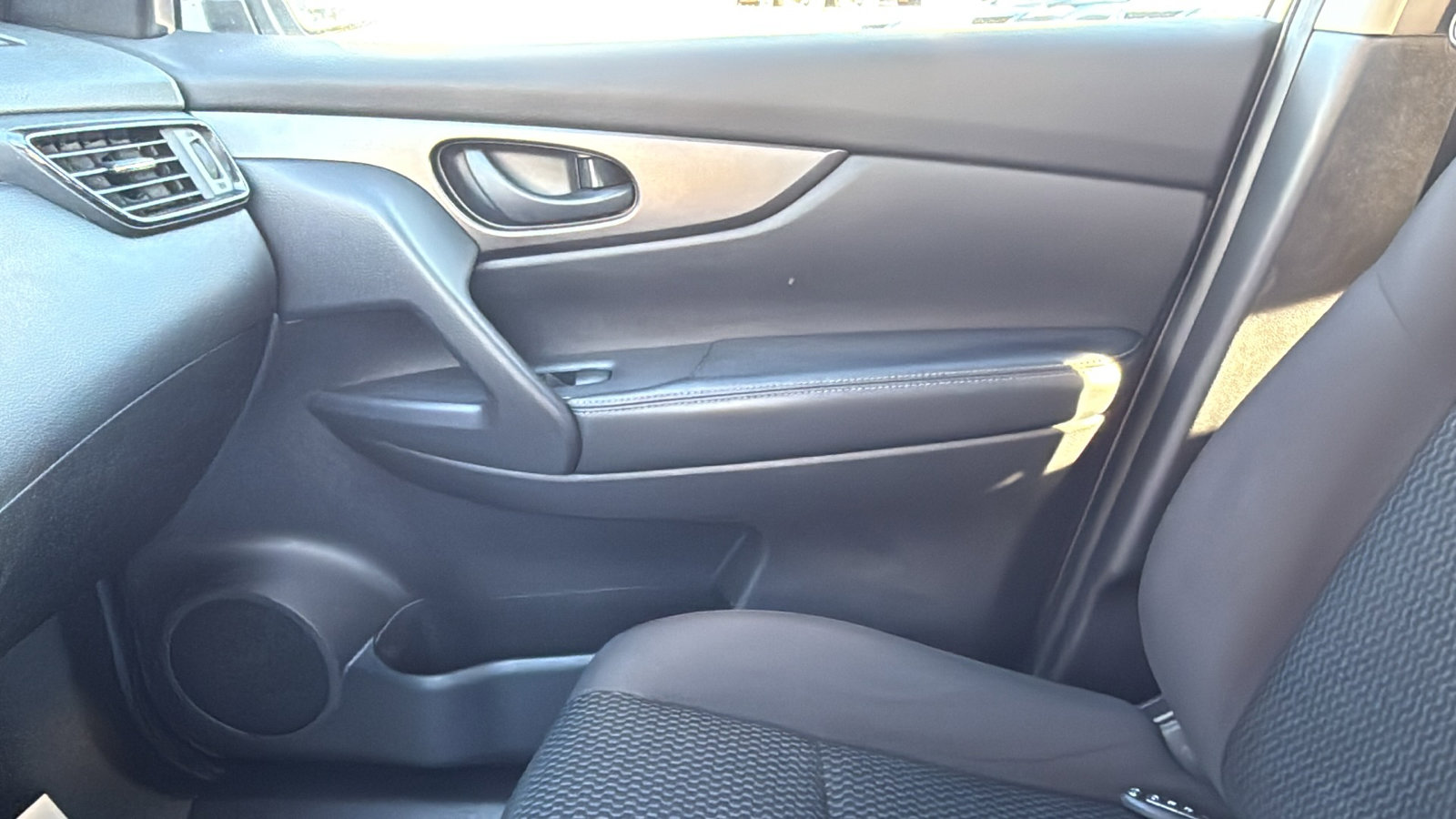 Used 2018 Nissan Rogue Sport S image 17