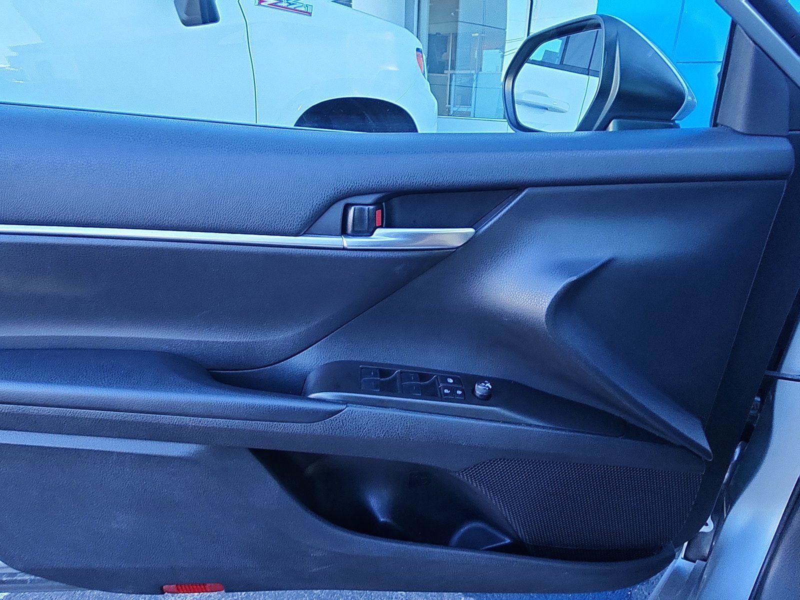 Used 2023 Toyota Camry SE image 18