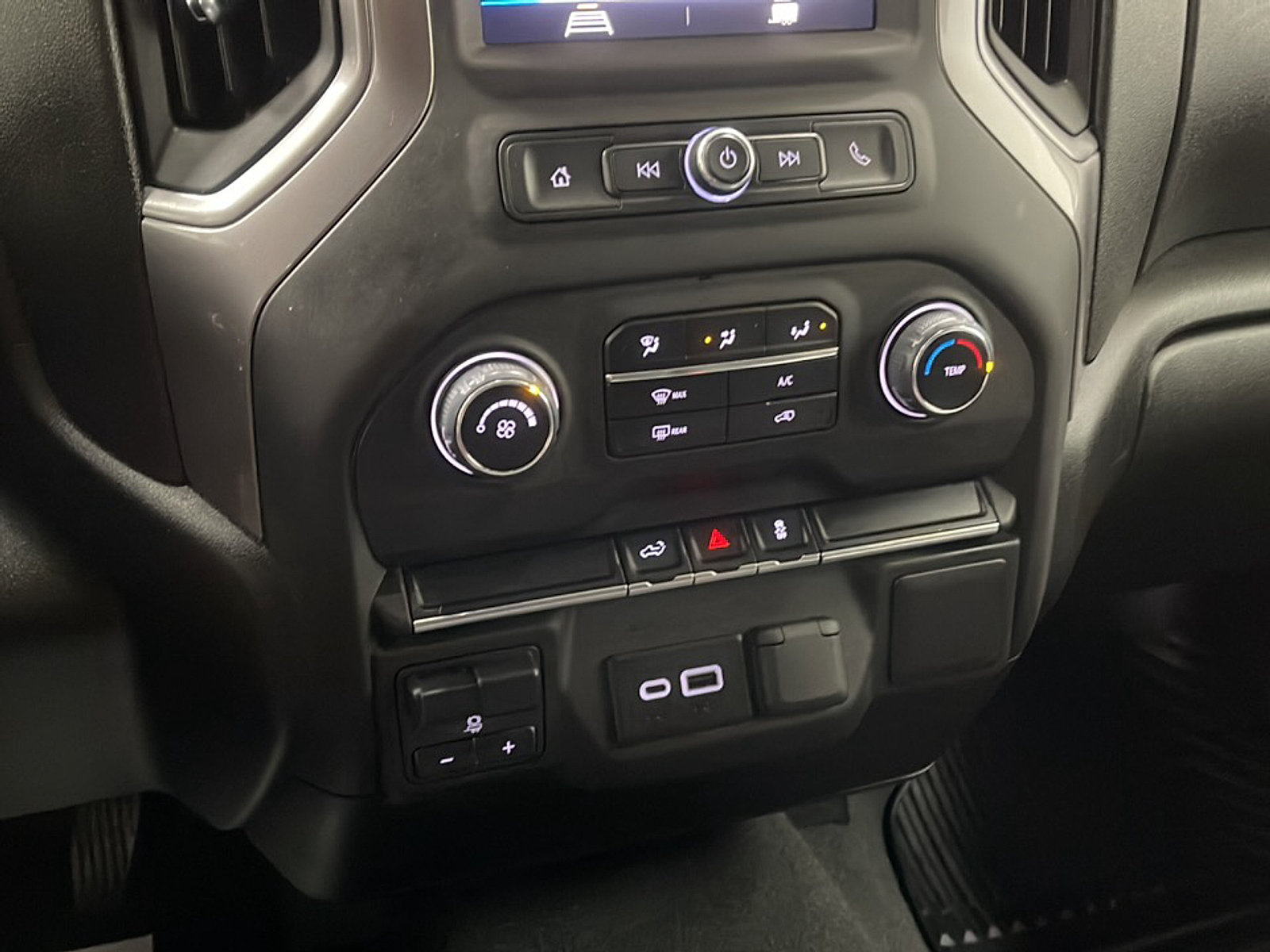 Used 2023 Chevrolet Silverado 2500 Custom w/ Custom Convenience Package AWD/4WD image 10