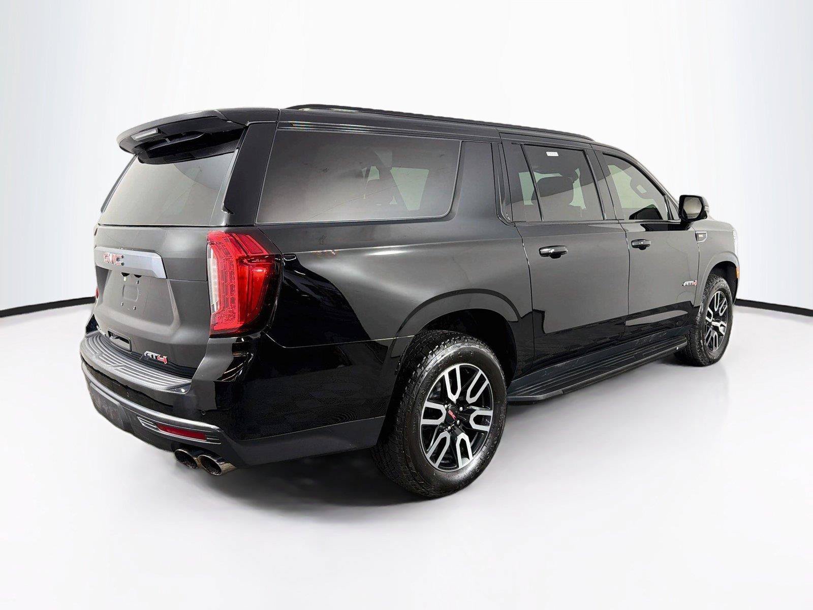 Used 2022 GMC Yukon XL AT4 AWD/4WD image 11