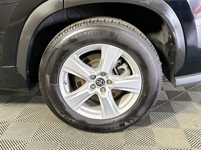 Certified 2025 Toyota Highlander LE image 28
