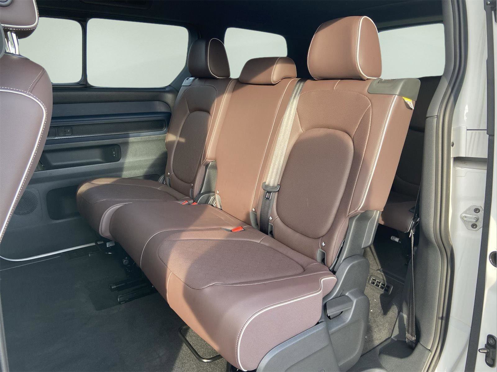 New 2025 Volkswagen ID. Buzz Pro S image 27