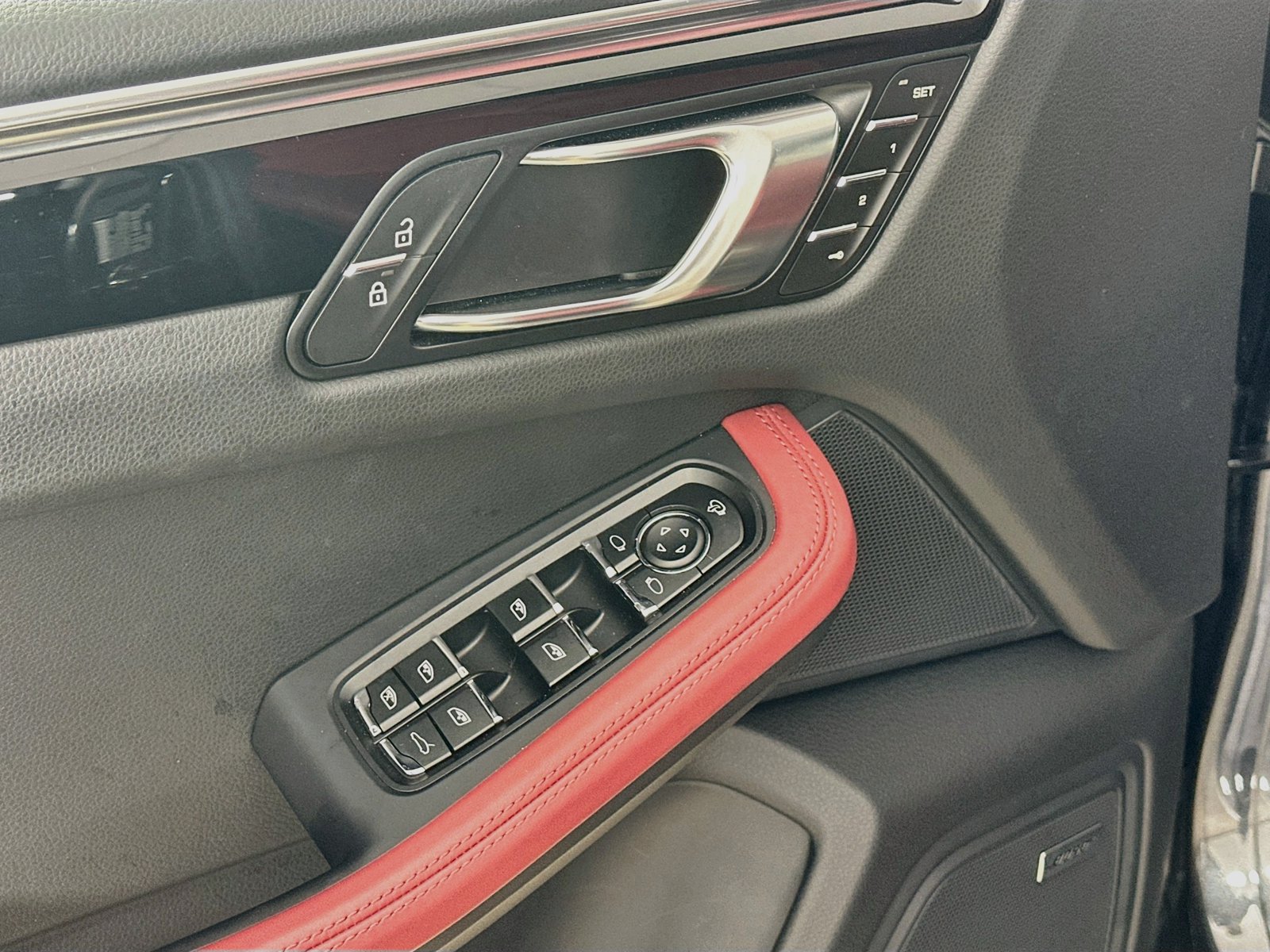 Used 2026 Porsche Macan AWD/4WD image 17