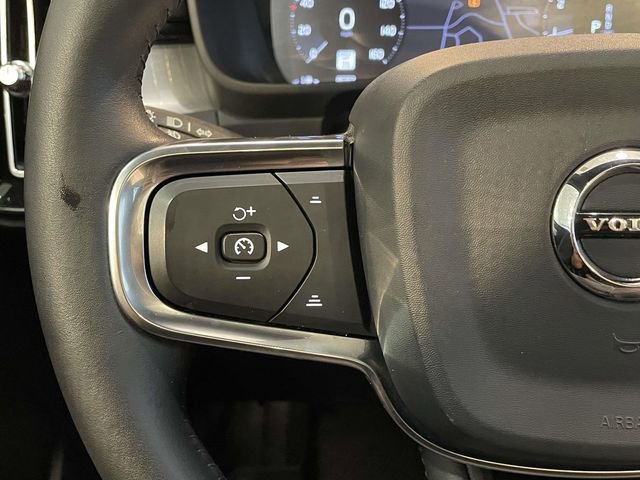 Used 2019 Volvo XC40 T5 Momentum image 35