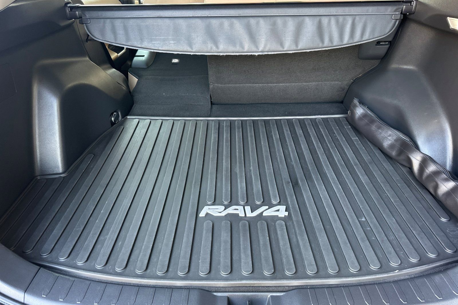 Used 2023 Toyota RAV4 XLE image 18
