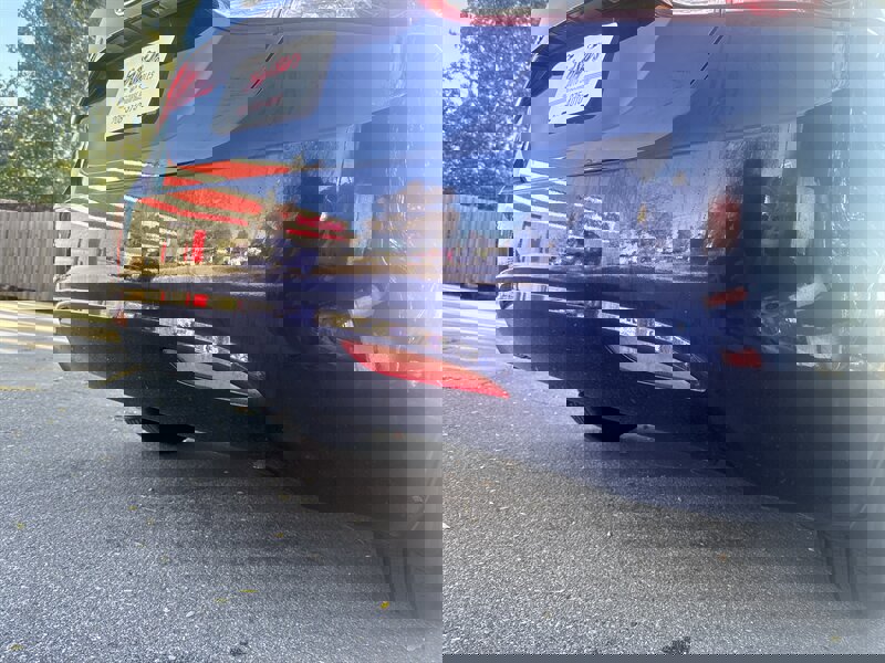 Used 2013 Hyundai Elantra GLS w/ Preferred Pkg image 9