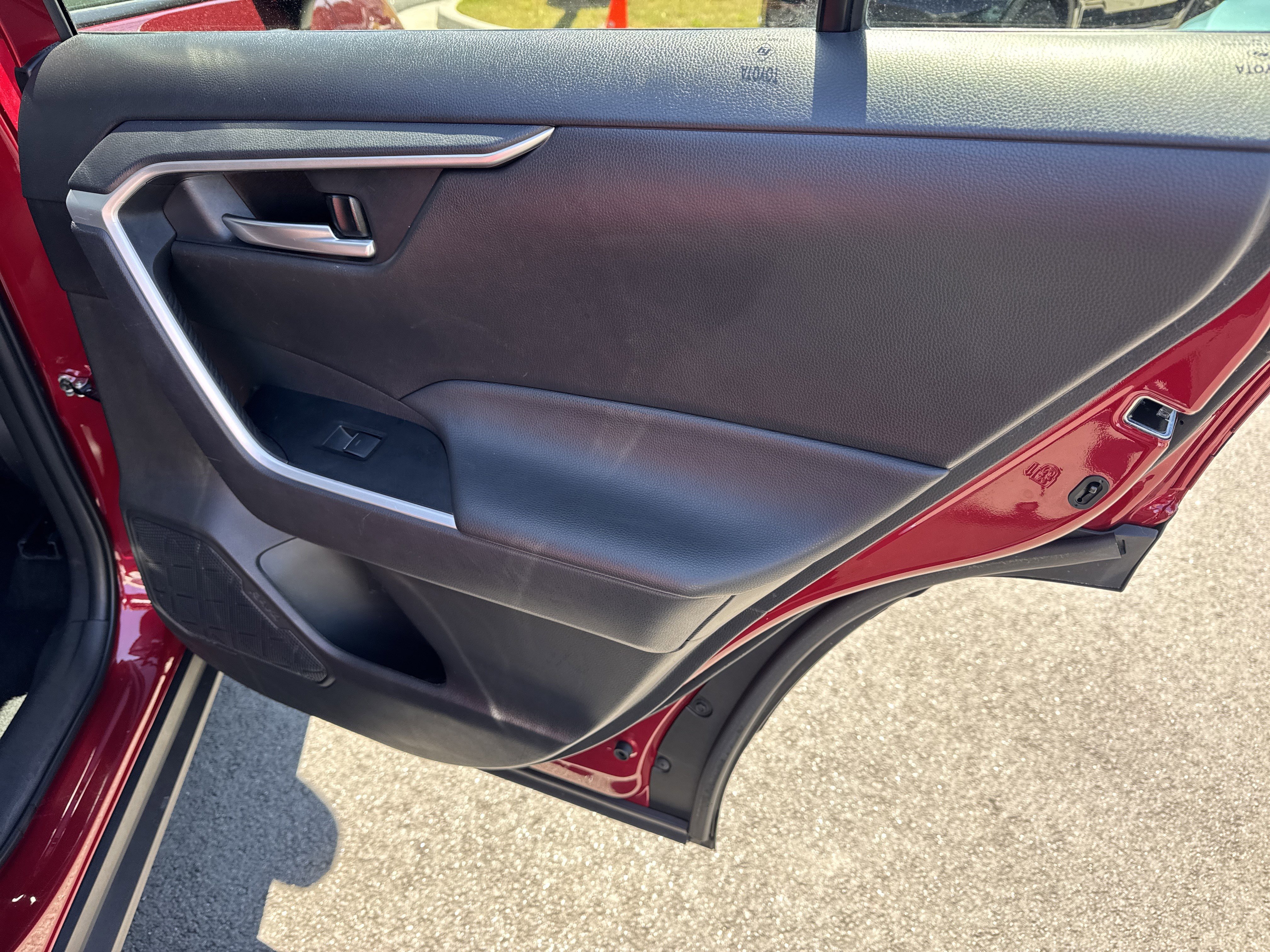 Used 2025 Toyota RAV4 XLE w/ Convenience Package image 18