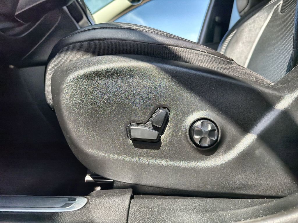 Used 2016 Jeep Cherokee Overland image 14