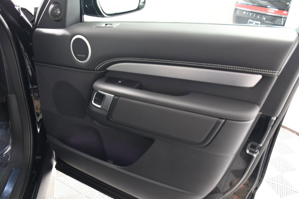 Certified 2025 Land Rover Discovery Dynamic SE image 17