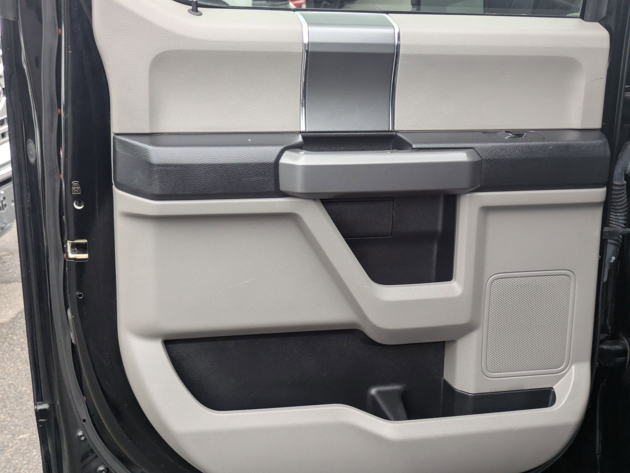 Used 2017 Ford F150 XLT w/ Equipment Group 302A Luxury image 14