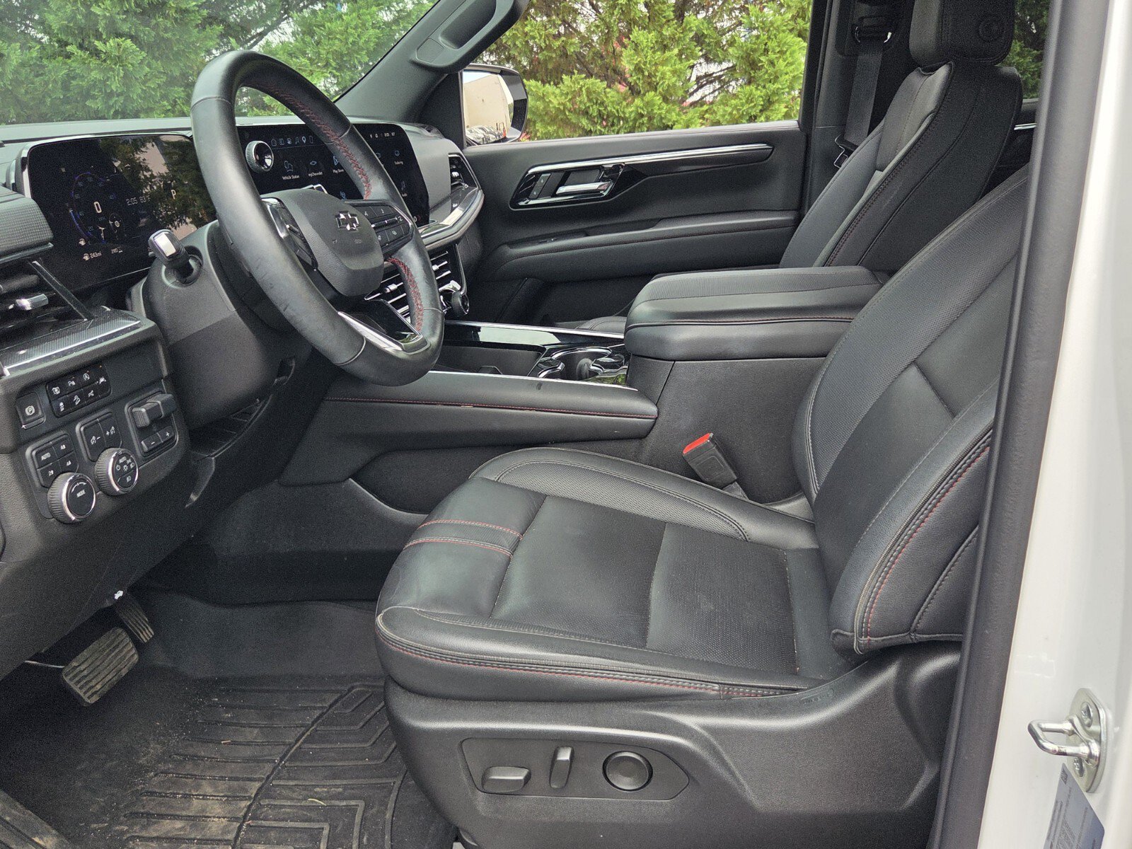 Used 2025 Chevrolet Tahoe RST w/ Comfort Package AWD/4WD image 15