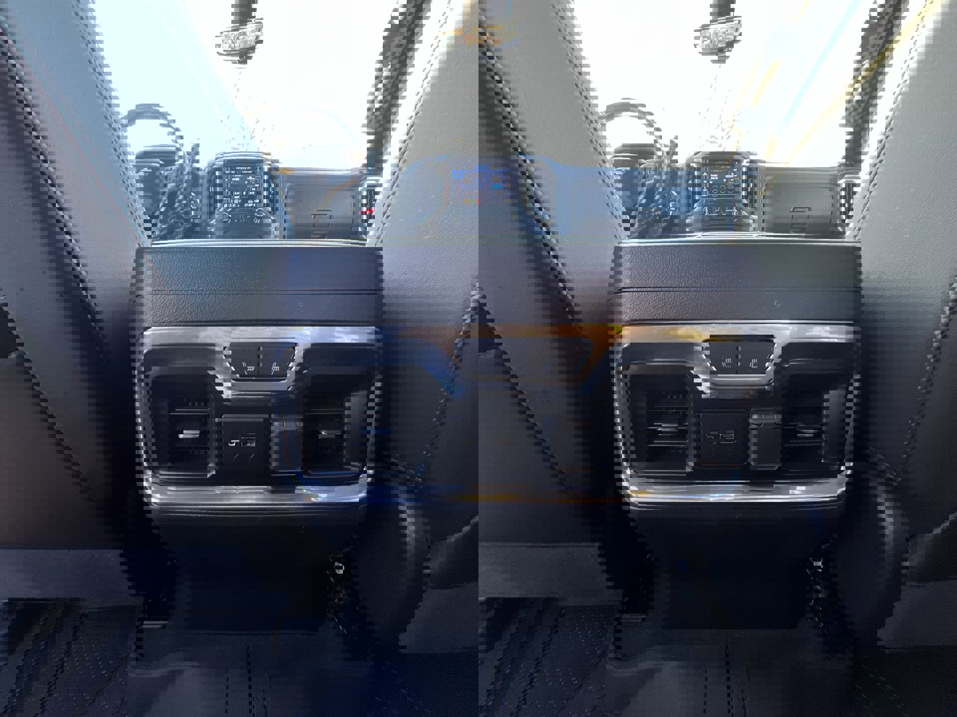 Certified 2020 Chevrolet Silverado 1500 High Country w/ Technology Package image 22