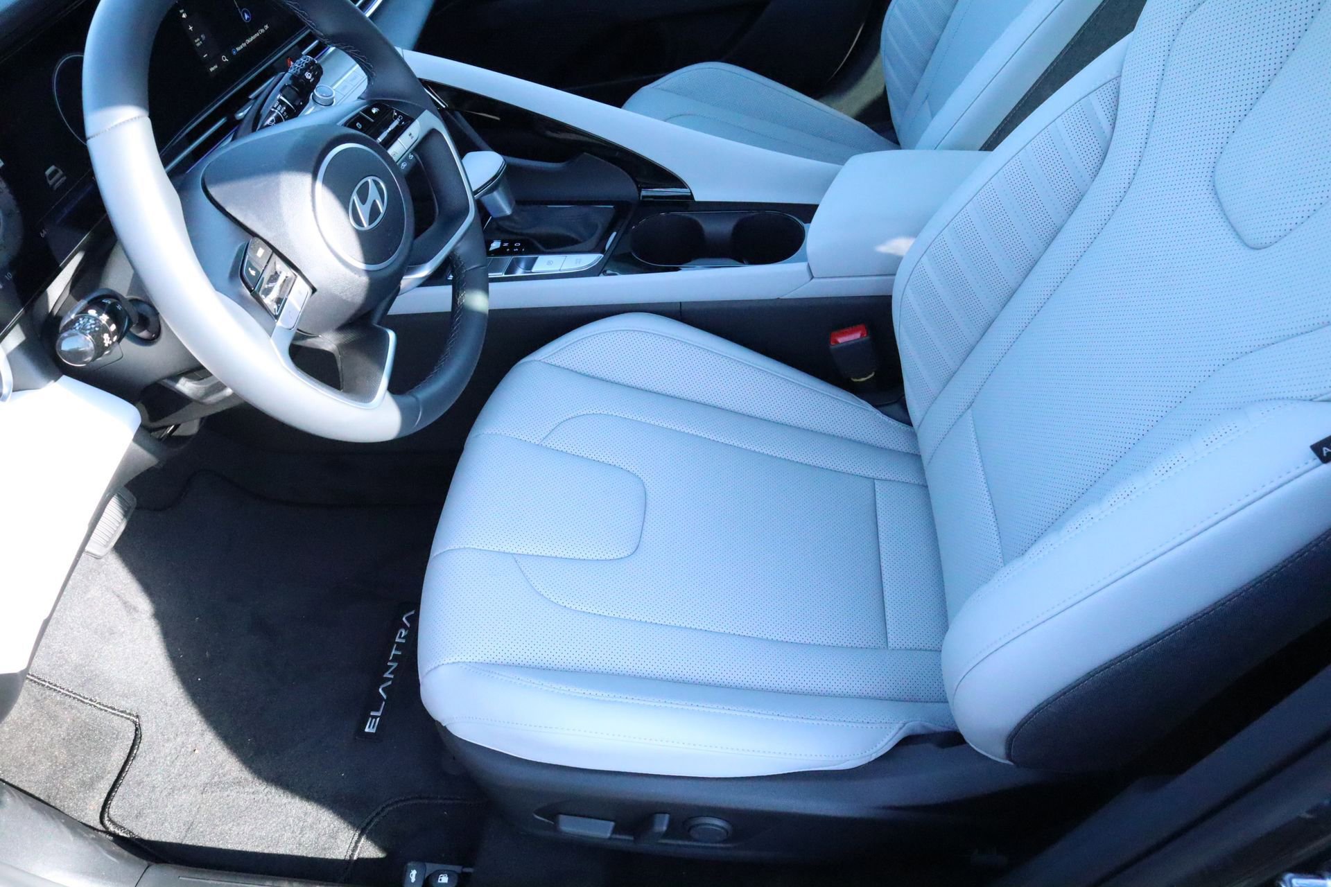 New 2026 Hyundai Elantra Limited image 17