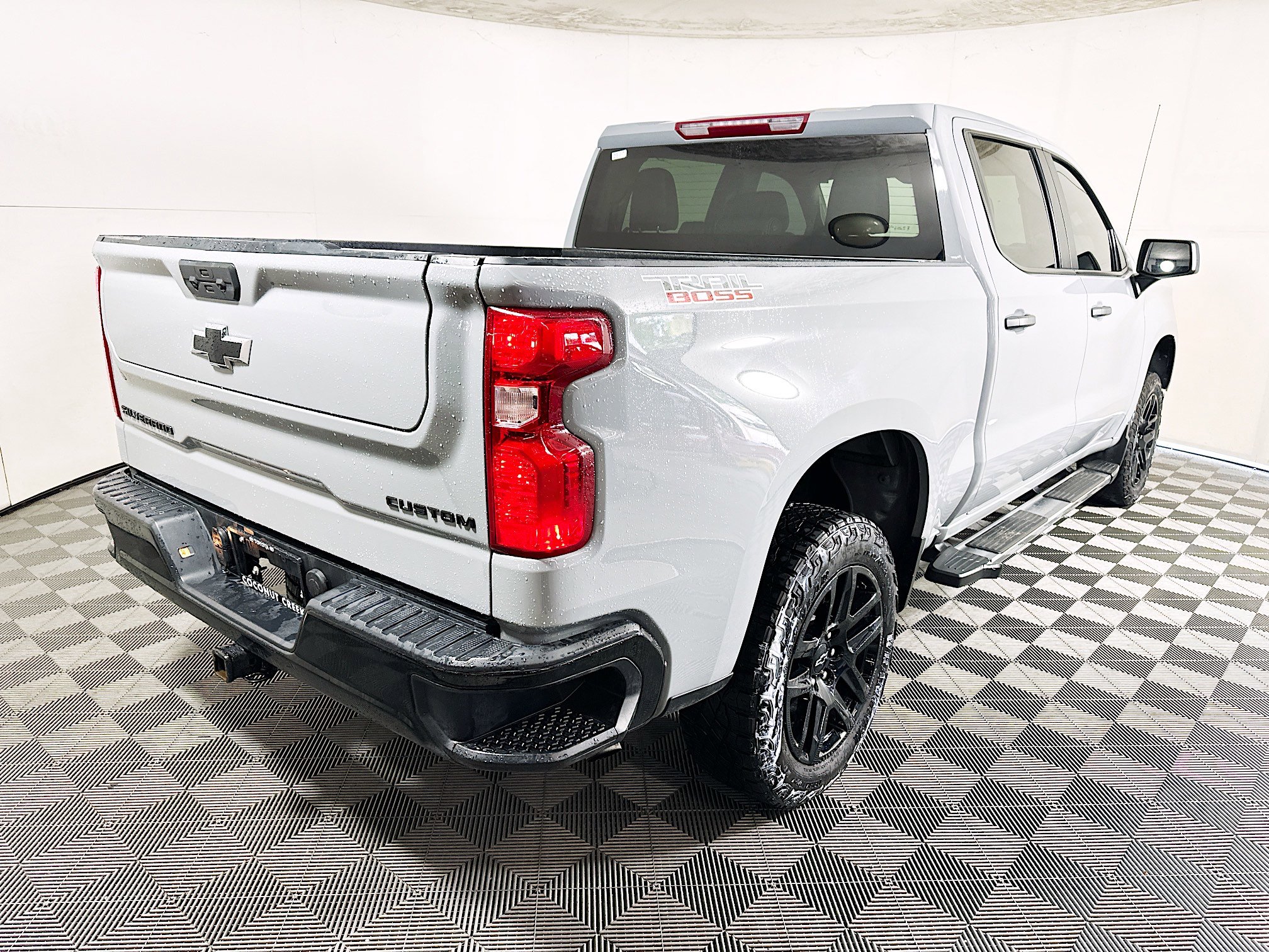 Used 2024 Chevrolet Silverado 1500 Custom Trail Boss w/ LPO, Dark Essentials Package AWD/4WD image 3