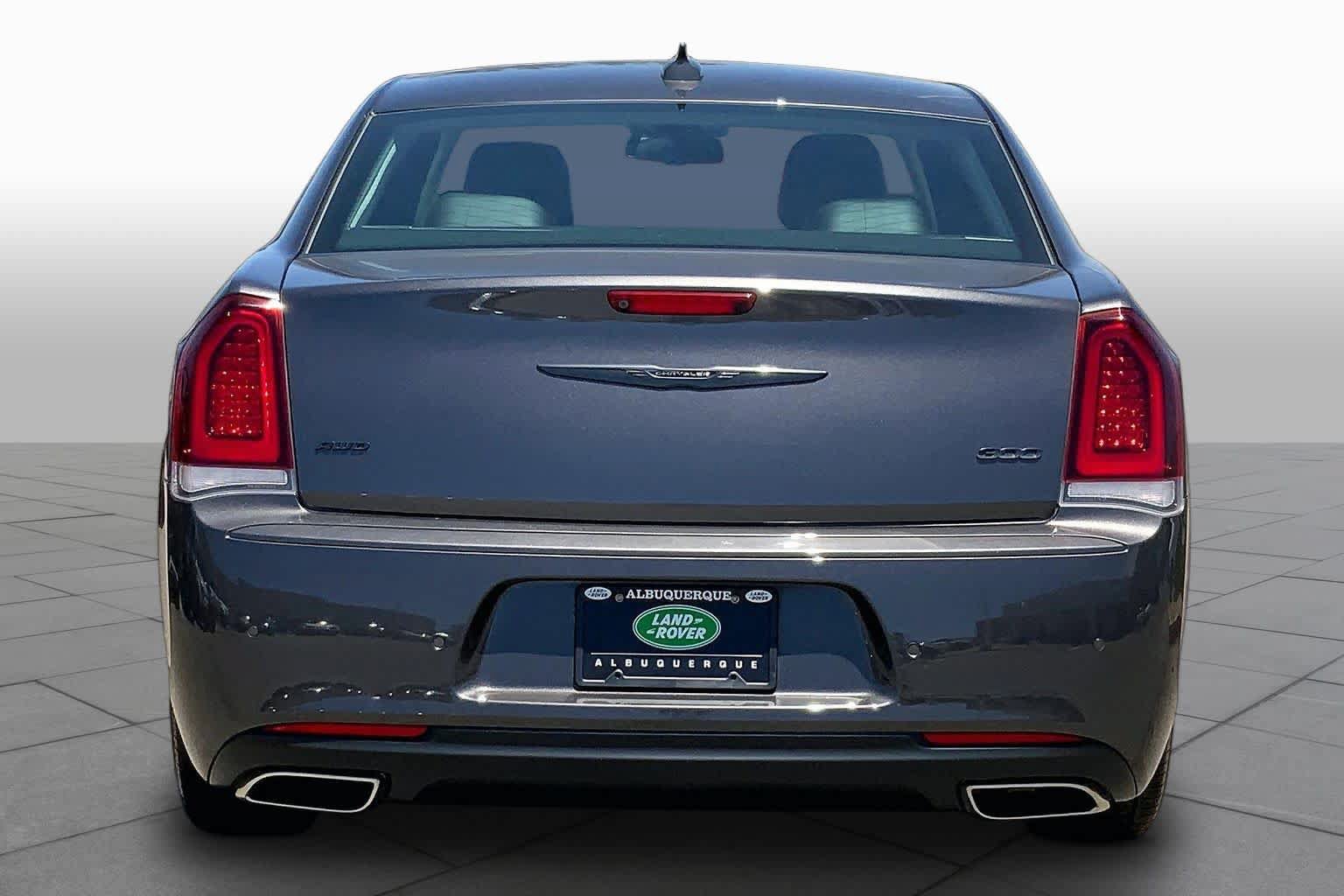 Used 2022 Chrysler 300 Touring L w/ Popular Equipment Group AWD/4WD image 5