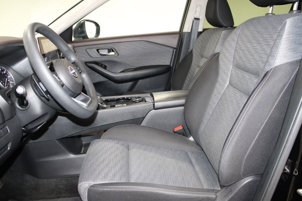 Used 2023 Nissan Rogue SV AWD/4WD image 16