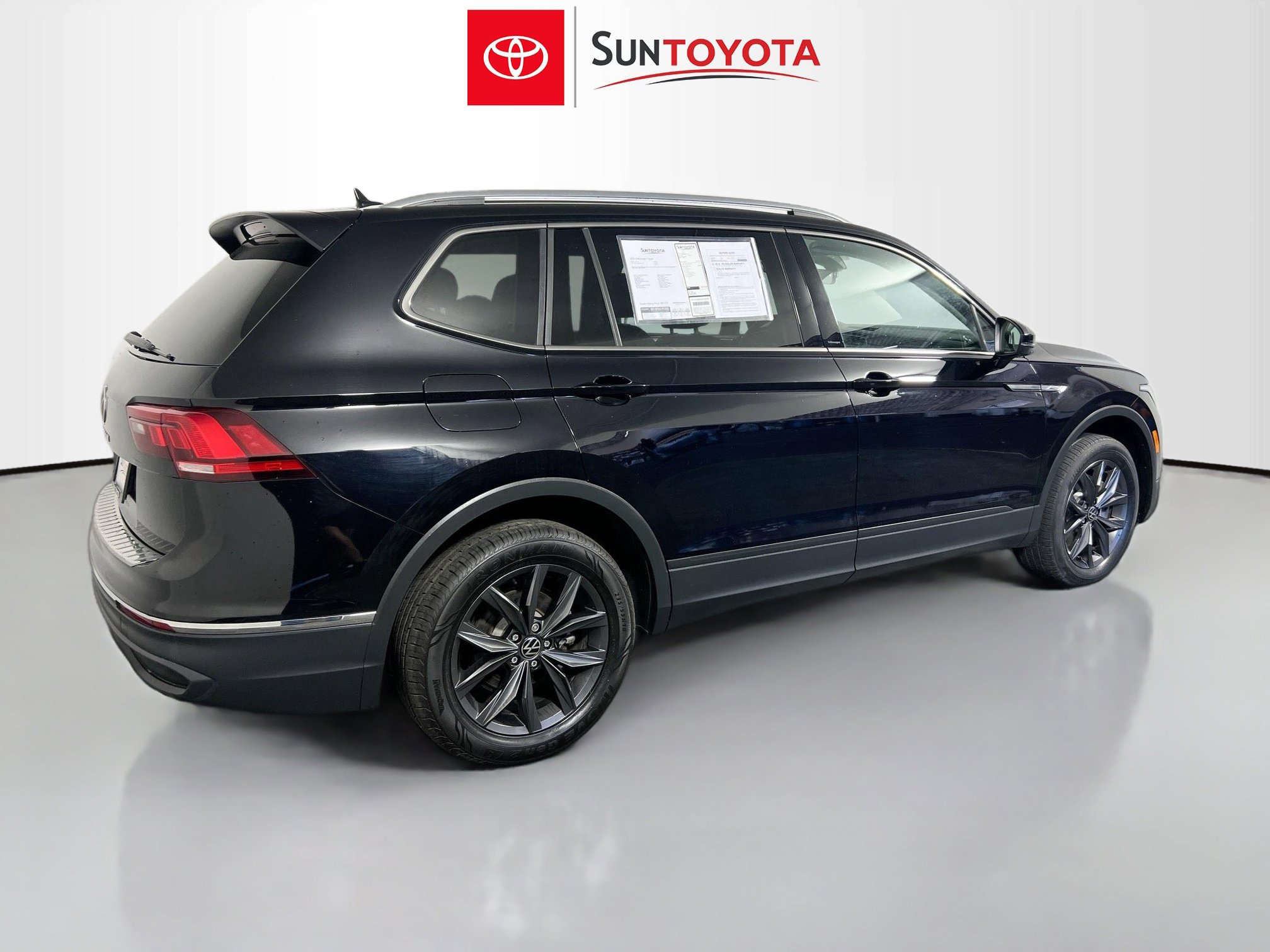 Used 2023 Volkswagen Tiguan SE FWD image 4