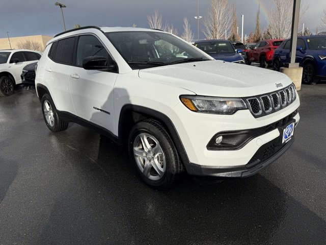 Used 2024 Jeep Compass Latitude image 14