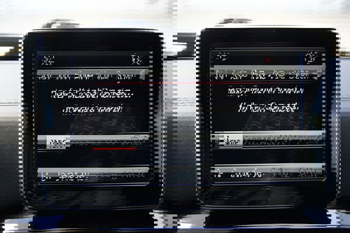 Used 2015 Mercedes-Benz G 63 AMG 4MATIC w/ PA6 Package image 25